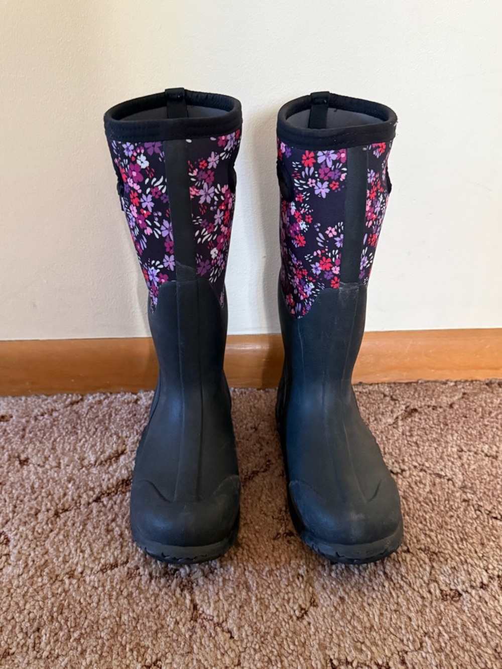 {Bogs}-Size 6-Women's Black Floral Tall Waterproof Rain Boots - Picture 2 of 8